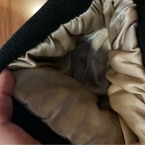 Yanibest Black Knit Winter Fall Beanie with Silk lining - Picture 4 of 6